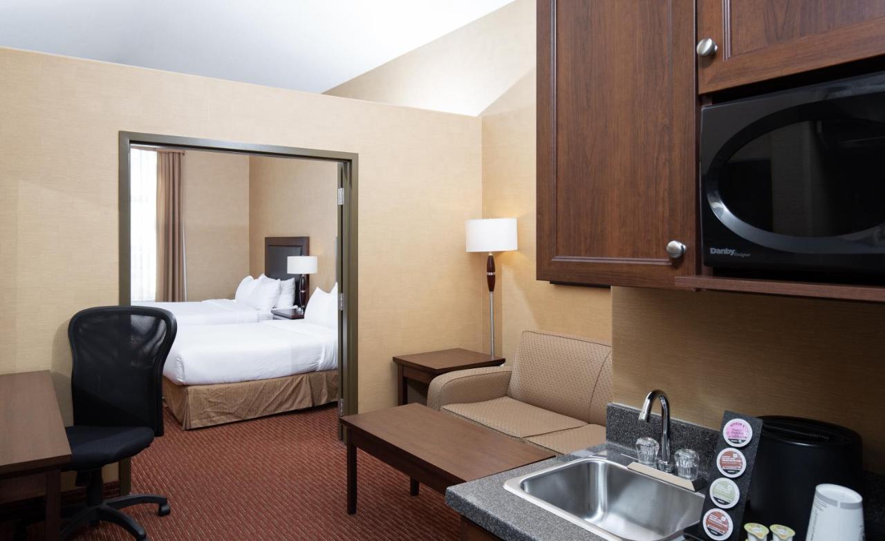 Pomeroy Hotel Fort St. John Экстерьер фото